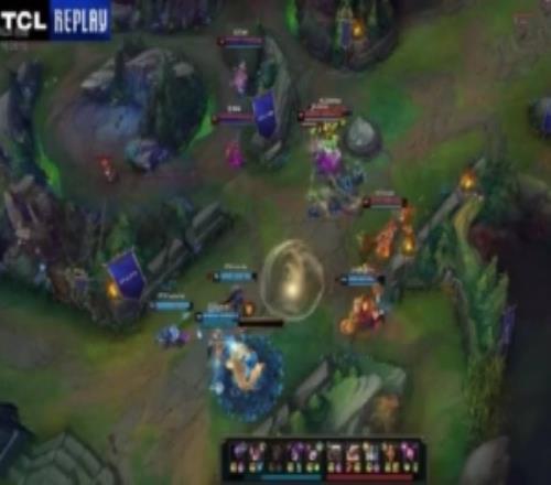 媒體人：Gala那個閃現(xiàn)估計把掛費用光了卡莎玩的叫一個幽默