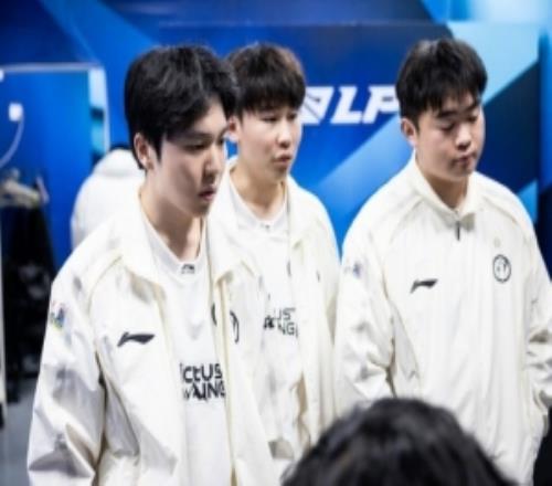 不敵BLG后IG發(fā)布賽場(chǎng)返圖：知不足而后進(jìn)，望山遠(yuǎn)而力行