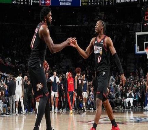 马克西谈恩比德:他今晚的上场时间比我还长真是太棒了