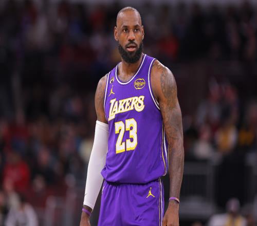 詹姆斯谈湖人现状:我们会越来越好!缺少里夫斯很难看出真正实力