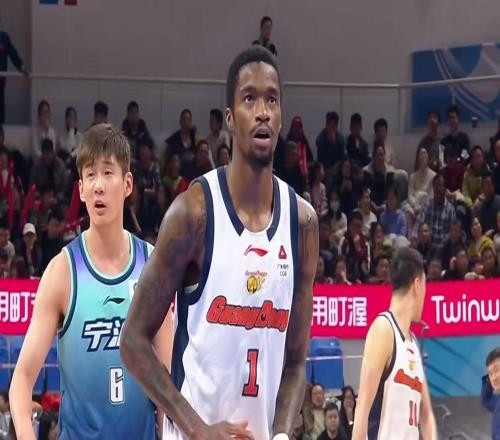 首输宁波后!广东队换外援,萨林杰摆烂,杜锋瞄准2米13黑硬中锋