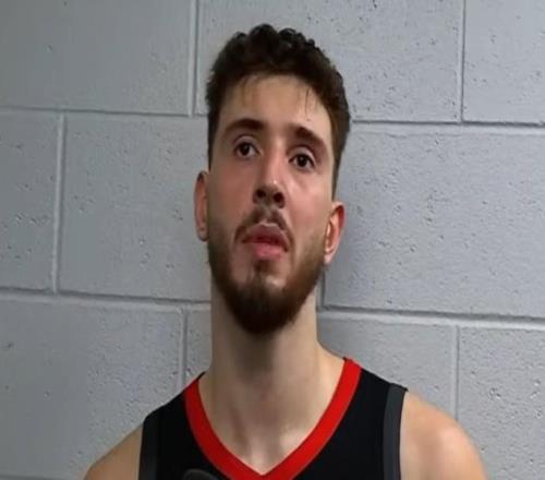 申京:全明星是我每个赛季的目标,这次落选让我很失望