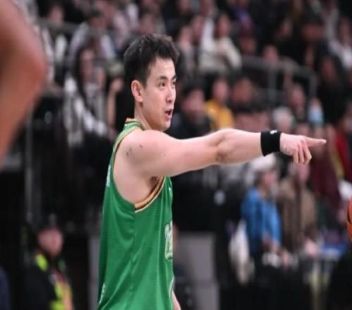 赵继伟:最后一攻乌戈战术很完美休赛期主要是恢复身体