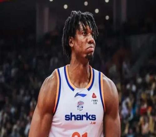 牛逼!28分15篮板+2抢断3盖帽,36岁老将,一人锤爆广东3大內线