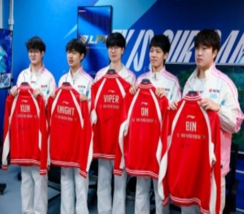 BLG分享隊員合照：祝大家日進斗金，馬年行大運，財運滾滾來