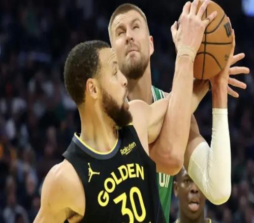 库里:很期待看到健康的波尔津吉斯,他是我们一直寻找的类型