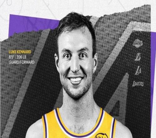 美媒為湖人換肯納德評A！14+3名單存1空位湖媒列10潛在買斷人選