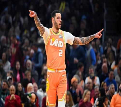 當(dāng)初送走側(cè)翼大將換來他，如今騎士卻倒貼兩個次輪簽才將他送走