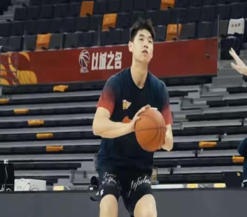 直接起飛，廣東隊(duì)再收兩大喜訊，杜峰成廣東籃球第一人