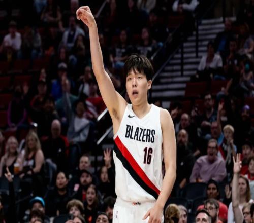 楊瀚森2分1板！開拓者20分大勝終結6連敗亨德森復出首秀11+5+9