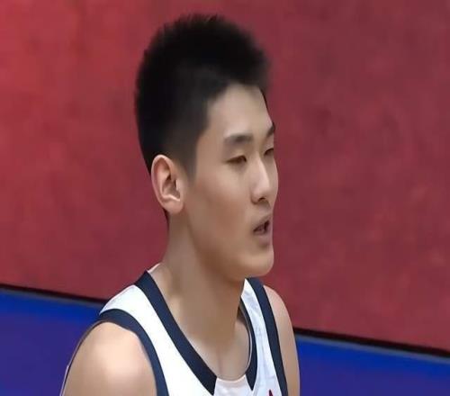 廣東遭豪門3殺，杜鋒無奈，雙外援盡力，他仨湊合，他倆拖了后腿