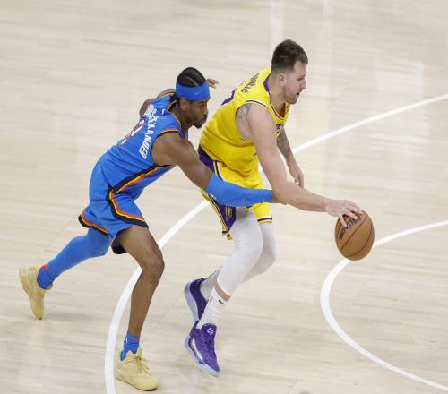 MVP榜單熱鬧非凡SGA穩坐第一東契奇勇闖前三CC強勢進擊前五米切爾居于第七小卡榮登提名名單_NBA直播