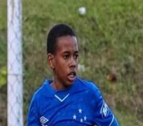 博主發布埃斯特旺9歲時的比賽集錦，射門盤帶無所不能