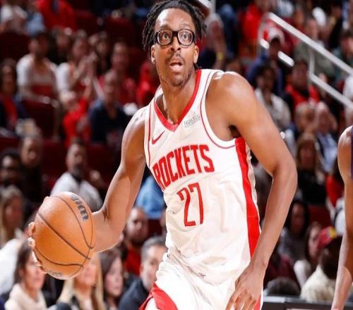 前腳剛命中了一記三分，后腳火箭鋒線新星就被立刻換下場了