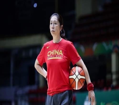 30歲老將重回女籃，宮魯鳴向現實低頭，或提前下課，新帥會是她
