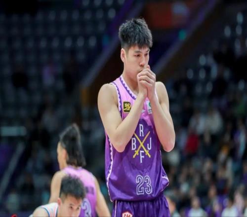 郭士強漏選1人！場均15.2分，僅次于胡金秋，天賦不輸賀希寧隊友