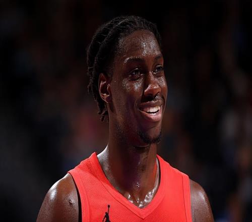 出场次数已经耗尽!开拓者到底什么时候才会将侧翼新星转正呢