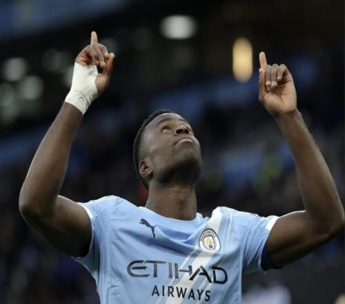 恭喜!新援铁卫斩获曼城生涯处子球2000万英镑买他堪称神来之笔