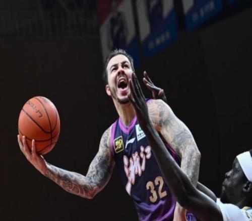 CBA最滑稽一幕诞生!广东克星入选全明星后被裁:这下篮协该懵了