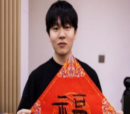 Rookie:希望今年的iG有更好的未来包括自己,祝大家马年快乐!