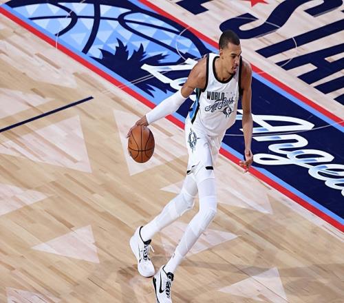 马刺内线球星:为了防守伦纳德我尽了全力,我接受各种各样的挑战