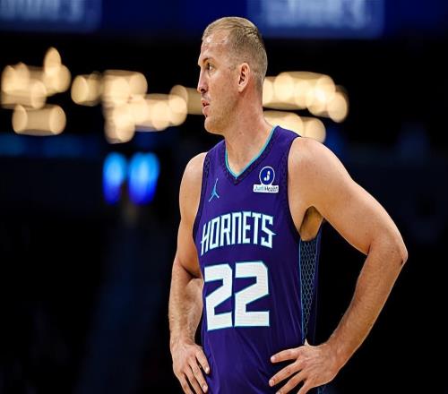 马刺用十日短合同签下内线老将,他能在球队中站稳脚跟吗