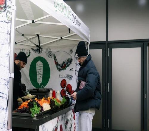 图片报:维尔纳在离队前请全队吃了自己最喜欢的烤肉卷