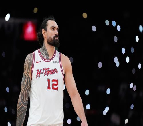 火箭队可签自由中锋场均19+10，三分