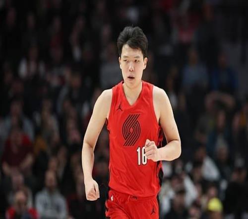 杨瀚森谈回应球迷期待:听到球迷的呼喊想打得更好,结果拉了