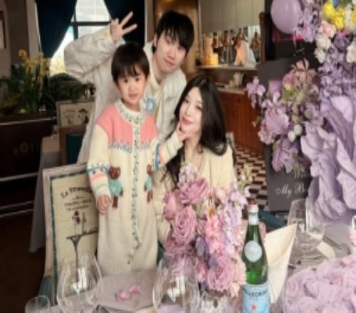 糖小幽分享照片:祝我们的小旋风3岁生日快乐!永远活泼永远可爱