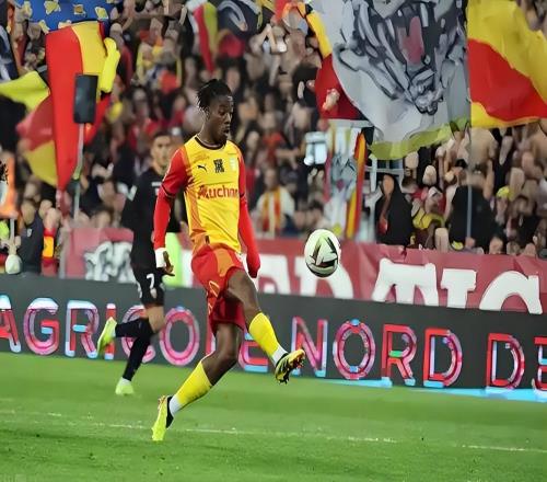 不是张琳芃也不是吾米提江!他才是上港中卫最佳引援,赢得点赞