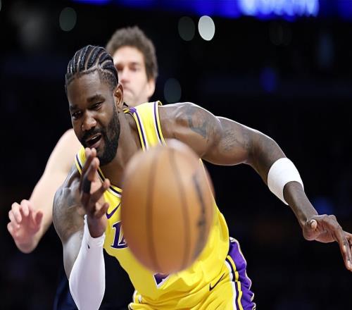 又一次打出不温不火的表现,湖人先发中锋能不能更加投入一些