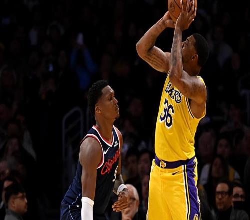 前三节1分未得,但湖人后场大闸到了第四节竟然单节豪取7分