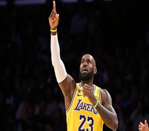 仅差12分!NBA历史第一纪录诞生!前无古人后难来者,老詹太强了