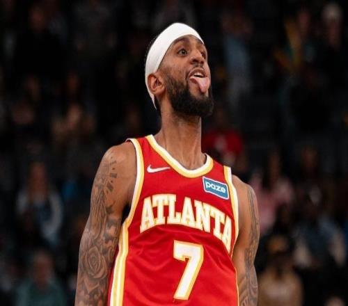 鹰王26+12+4双枪合砍33分,波特打铁三分8中1,老鹰逆转篮网