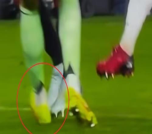 库尔图瓦踩脚断送机会龙赛罗发表不满评论:对手过于夸张倒地这就是一场表演_西甲直播