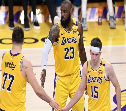 输绿军!雷迪克赞攻批守,东契奇谈三核融入,里弗斯直指罚球心态