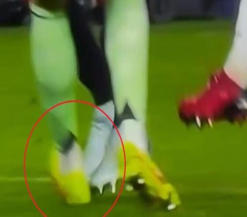 龙赛罗:布季米尔假摔骗点,巴萨深谙“会哭的孩子有奶吃”