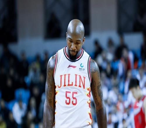 漫天要价!超级外援拒绝多支CBA球队,37岁还耍大牌