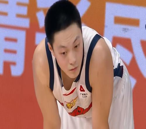 恭喜广东队!胡明轩携手焦泊乔躺进国家队,力保男篮豪取两连胜