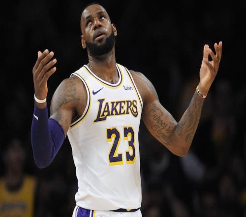 22分惨败!湖人遭双杀,裁判抢戏,詹姆斯历史第一,东契奇22中9