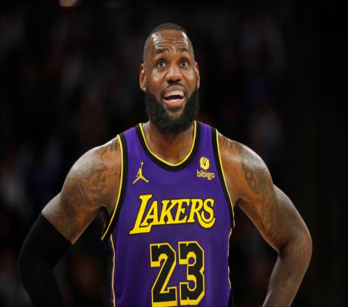 詹姆斯聊同行超巨钦佩自己自律:为了赢、必须暂时放弃爱好!