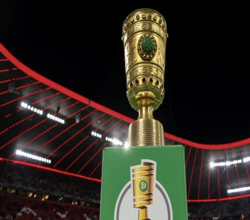 德国杯上拜仁曾与勒沃库森交手八次,拜仁取得六场胜利