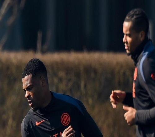 意天空:邓弗里斯已准备好复出,将入选国米主场战博德大名单