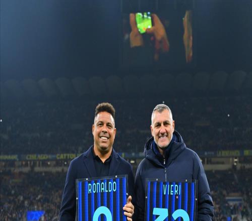 羅納爾多和維埃里親臨圣西羅，并獲贈國米紀(jì)念球衣