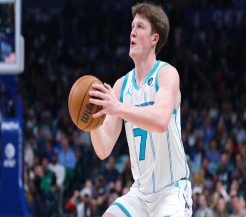 庫里迎最強挑戰(zhàn)者克尼普爾58場200三分歷史最快！