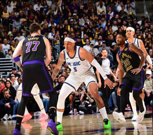 老詹錯(cuò)失絕殺魔術(shù)連勝LA球隊(duì)！終結(jié)湖人本季領(lǐng)先進(jìn)入末節(jié)全勝紀(jì)錄