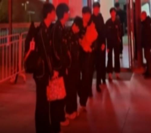 JDG分享選手賽后感謝粉絲視頻：開(kāi)工大吉