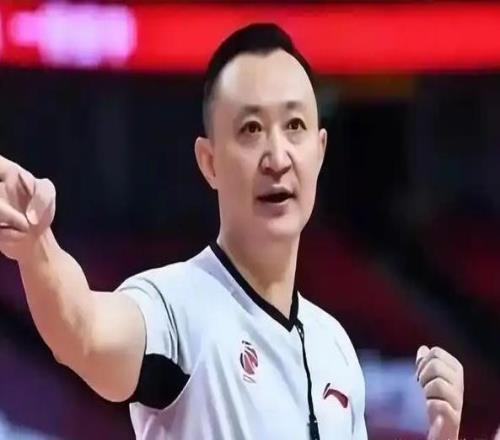 閆軍被撤銷國(guó)際裁判并非意味著天亮了，在CBA，他依然呼風(fēng)喚雨