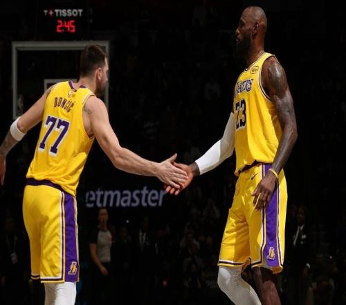 湖人談最后一攻！雷迪克直指機(jī)會(huì)好，老詹展情商，東契奇解析想法